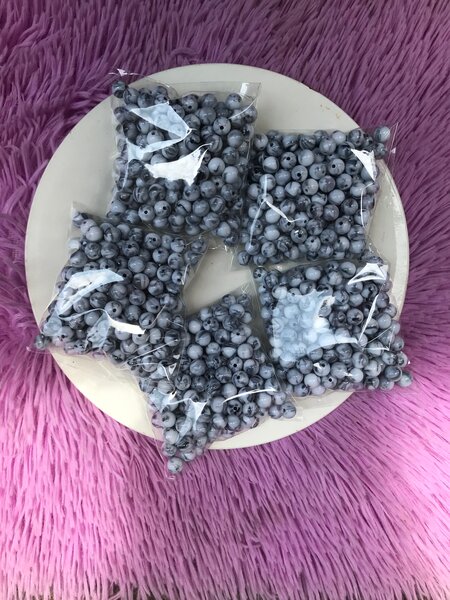Perles en plastique colorées