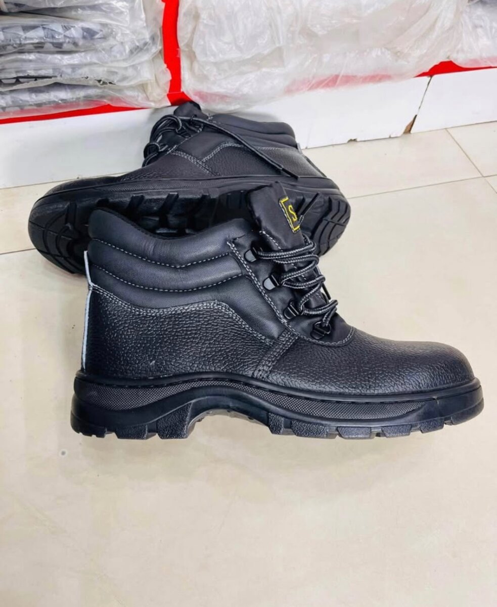 Safety boots