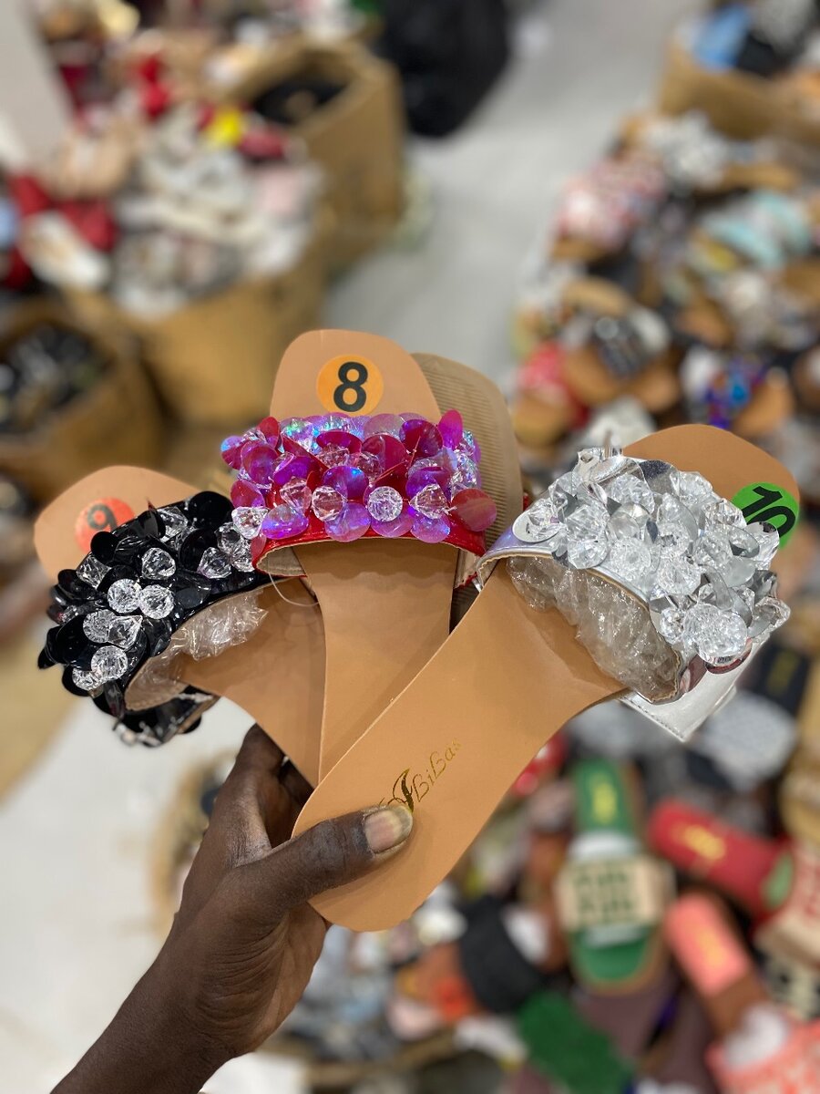 Sandales à fleurs brillantes