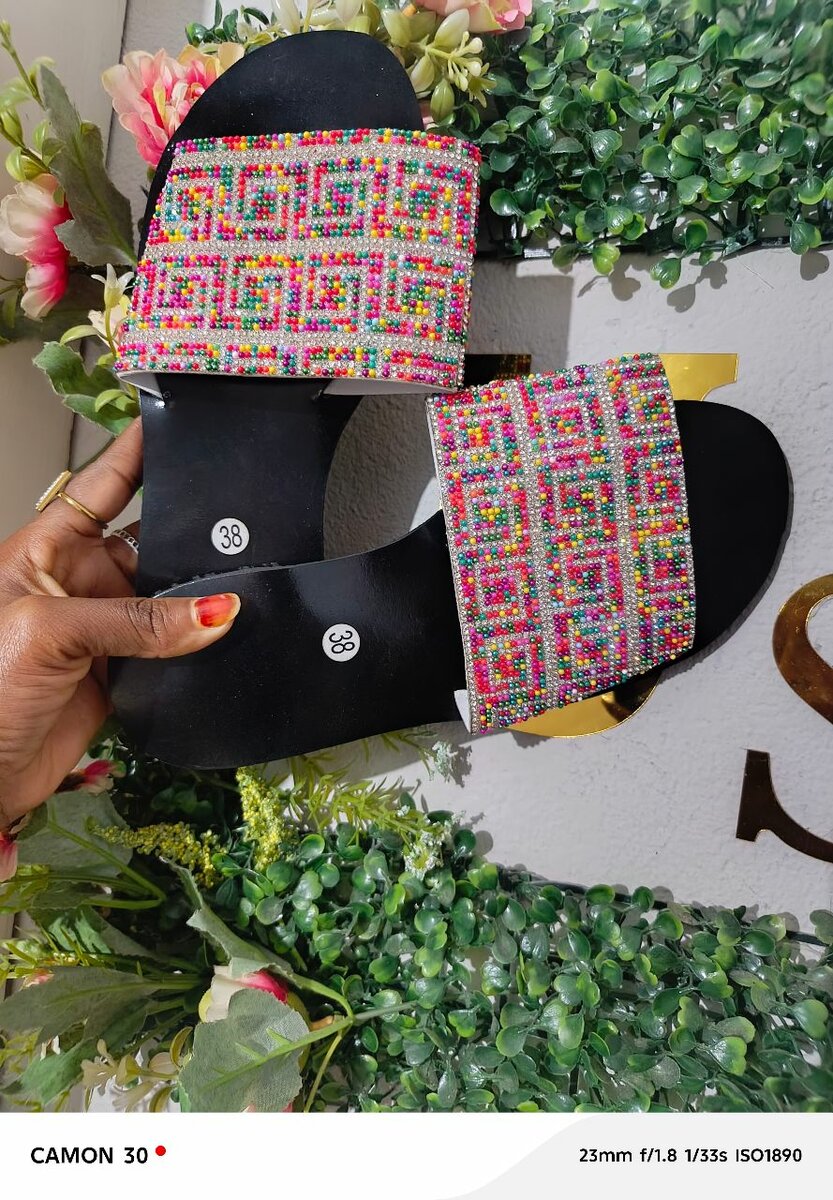 Chaussures artisanales perlées