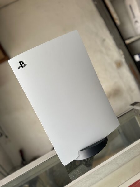 PS5 STANDARD QUASI NEUVE