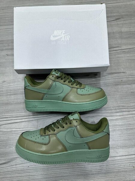 NIKE AIRFORCE GREEN