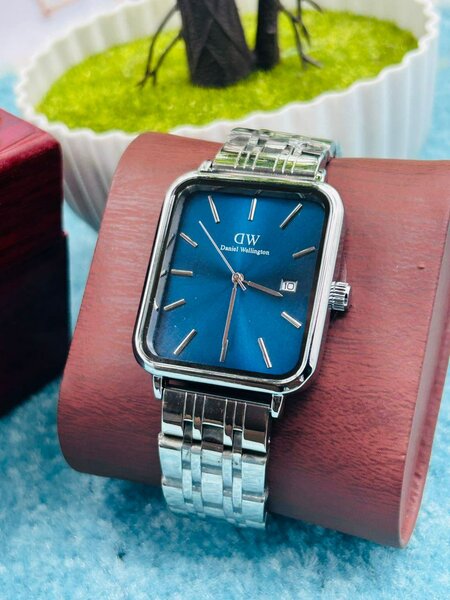 UNE MONTRE DANIEL ORIGINALE