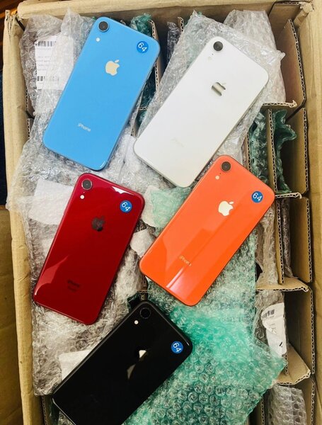 iPhone XR Couleurs Variées