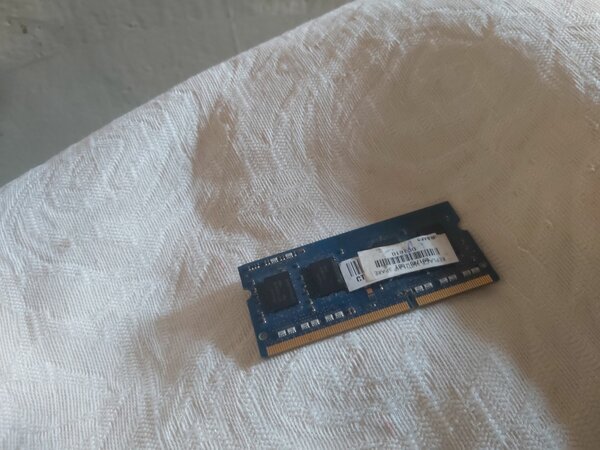 Laptop RAM chips