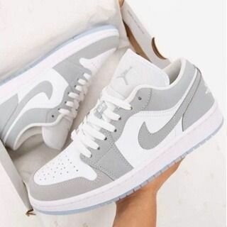 Baskets basses grises sport