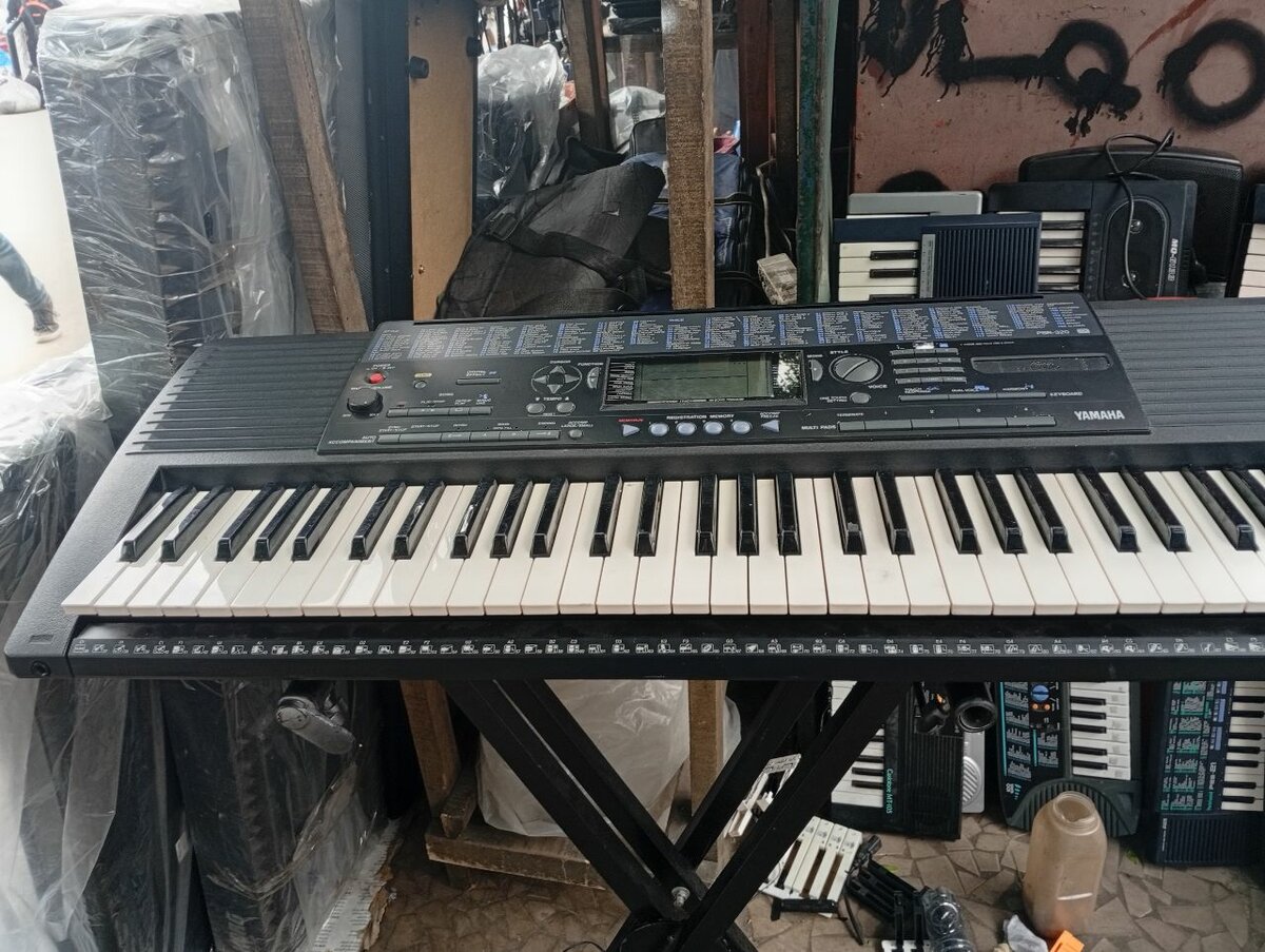 Yamaha Electronic Keyboard