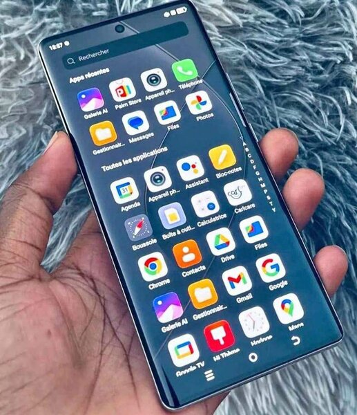 Smartphone Tecno moderne