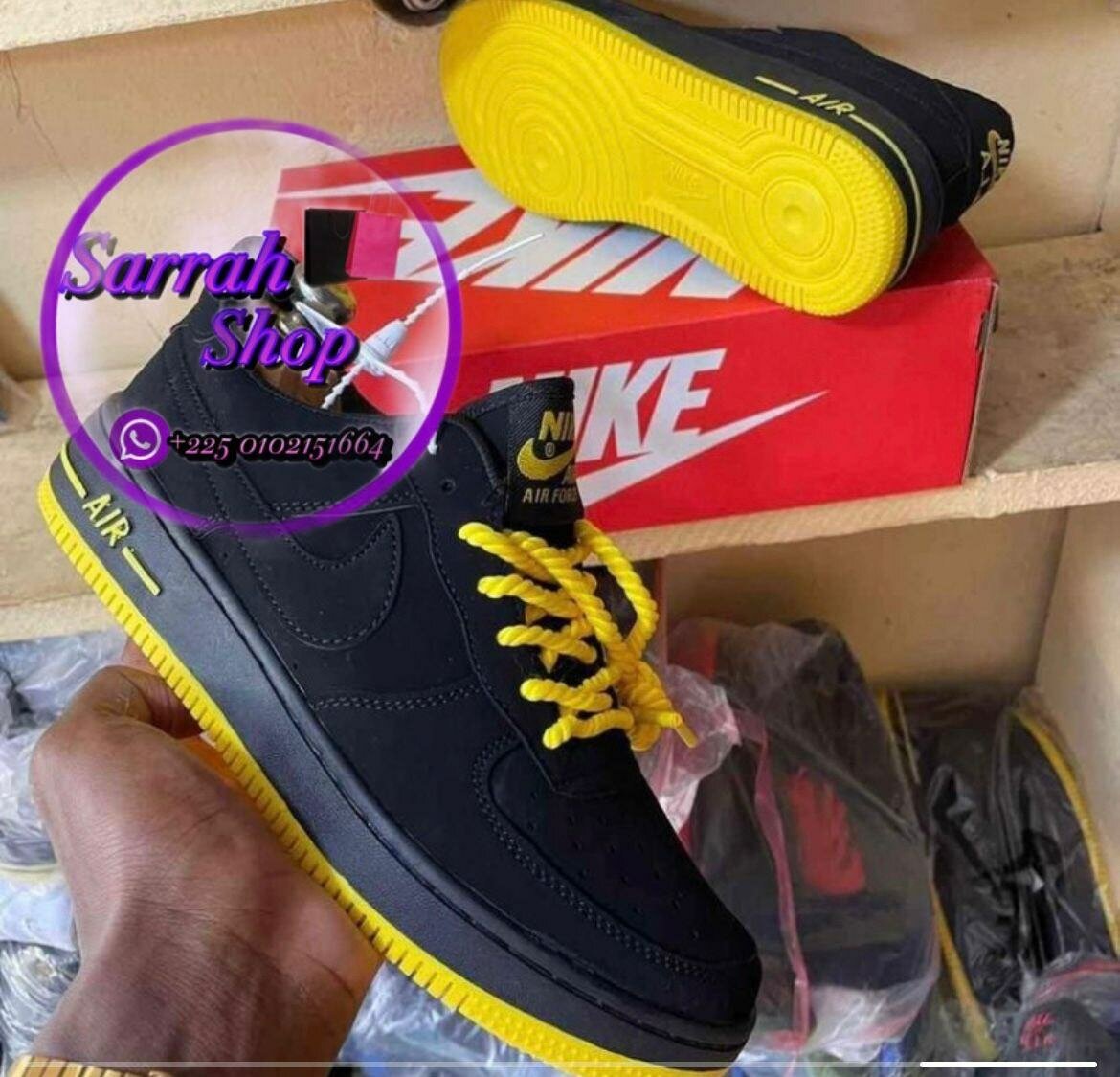 Baskets Noires Air avec Semelle Jaune