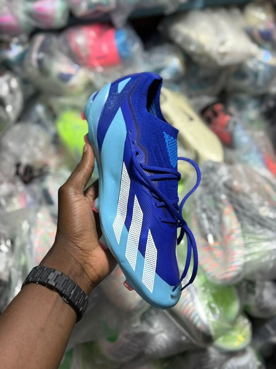 Chaussures de foot bleues