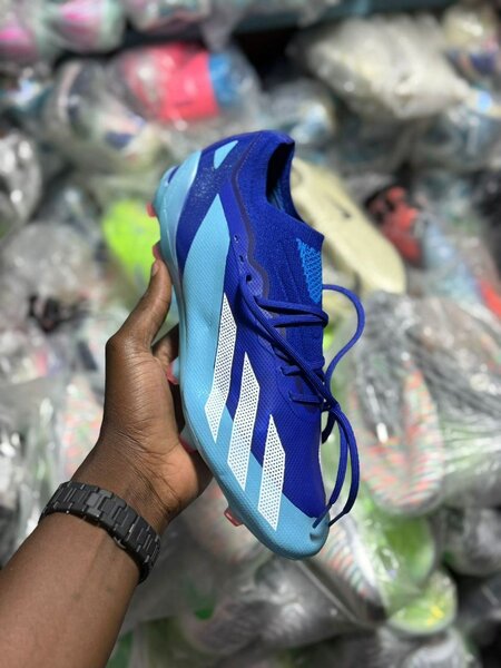 Chaussures de foot bleues