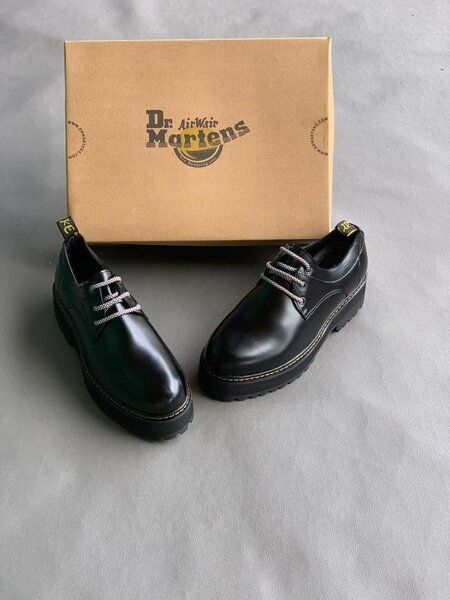 Chaussures noires Dr. Martens