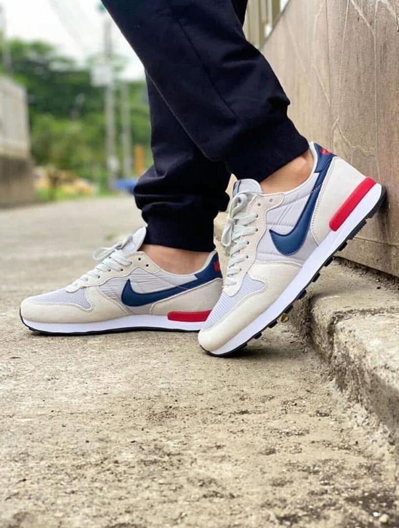 NIKE TRAINER