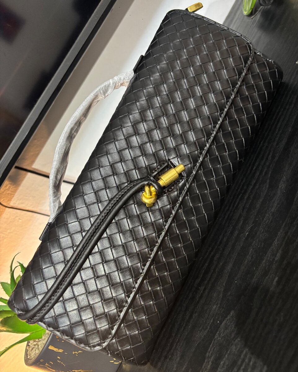 Pochette tissée élégante