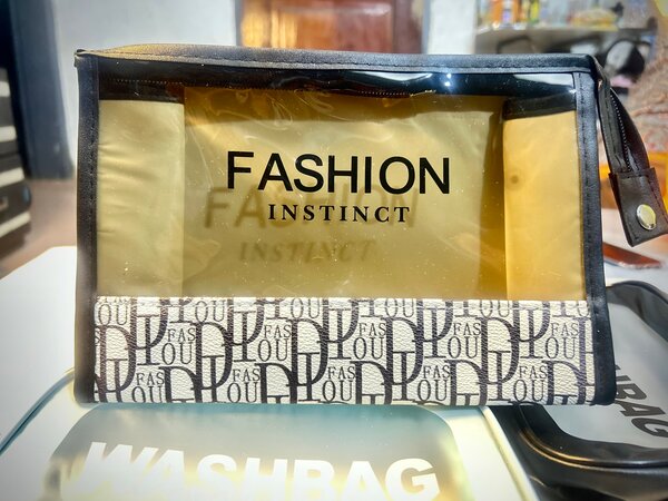 Trousse de maquillage transparente