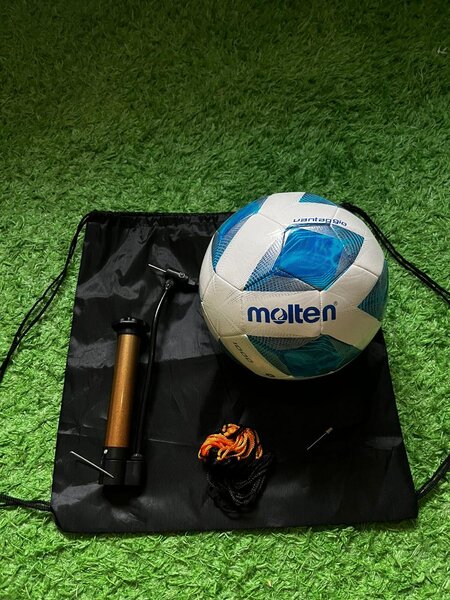 Футбольный мяч