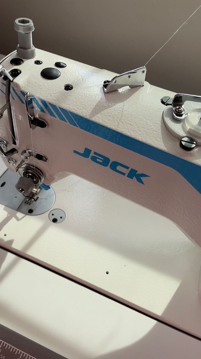 Jack F4 sewing machines