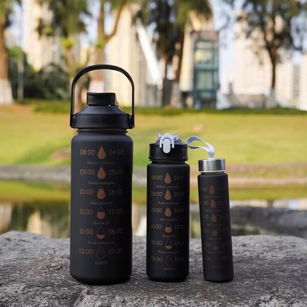 Bouteilles d'eau graduées