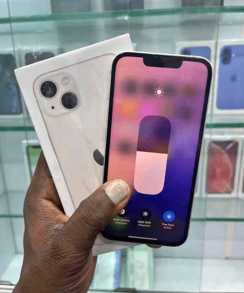 iPhone 13 simple blanc