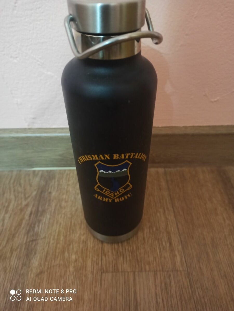 Термос армейский в отличном состоянии из США но производство