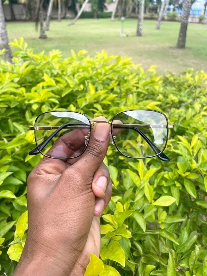 Lunettes carrées élégantes