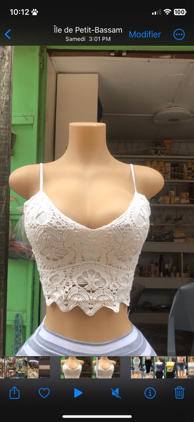 Top court en dentelle blanche