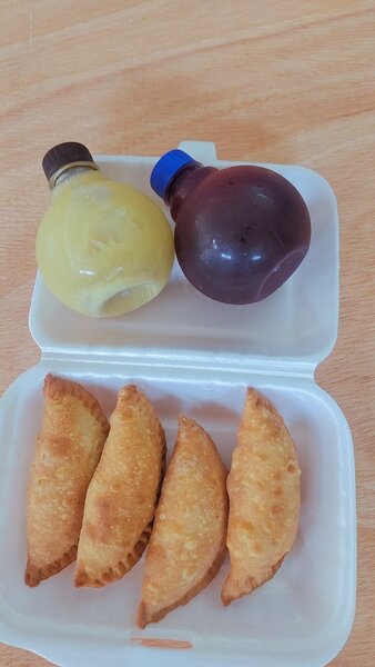 1 plat de pastels viande +jus