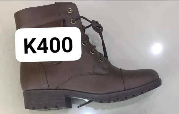 Winter boots with large tread