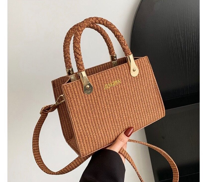 Des mini sacs no name