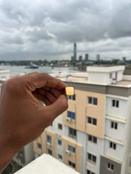 Anneau carré en or élégant