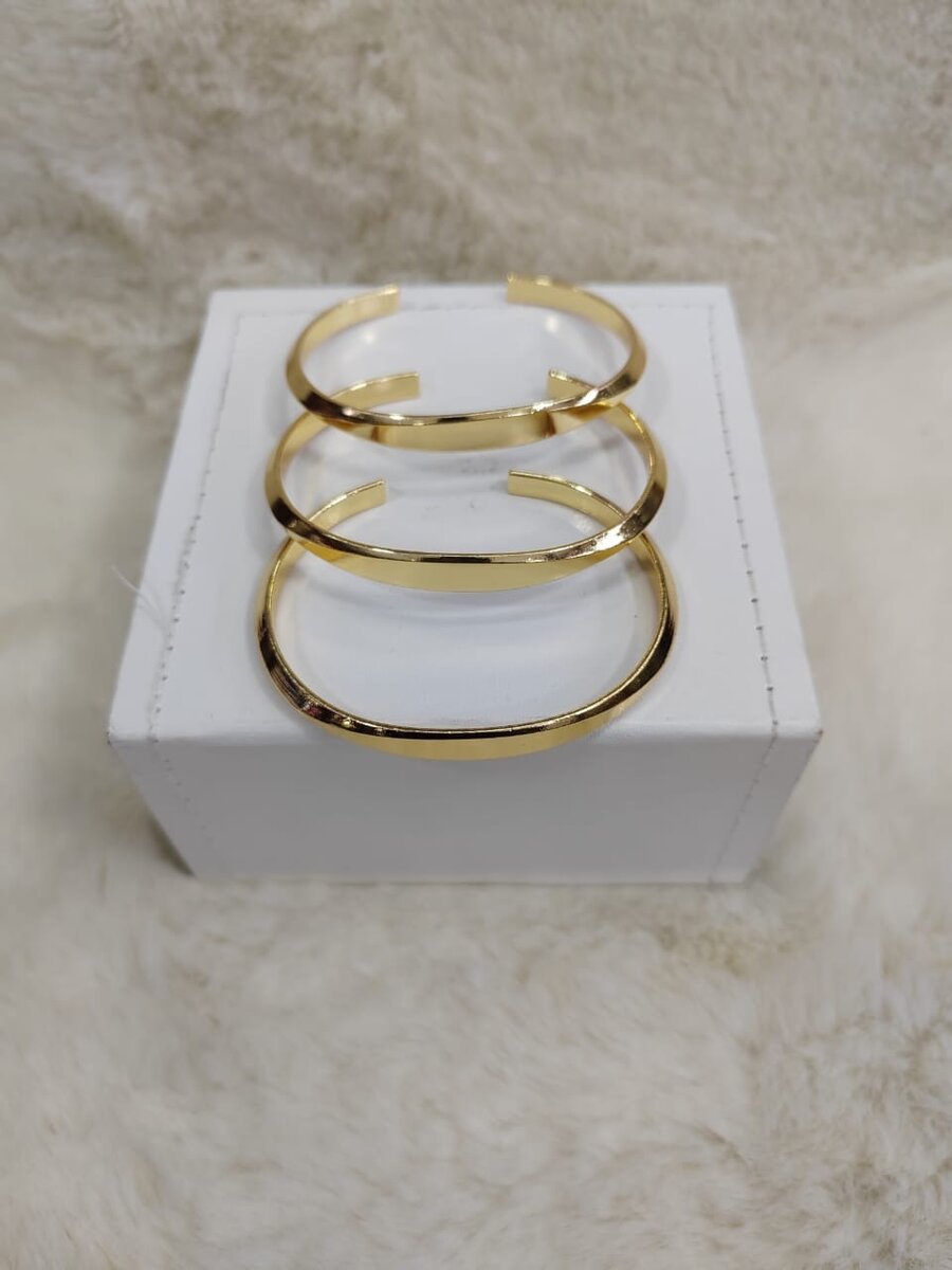 Bracelets dorés élégants