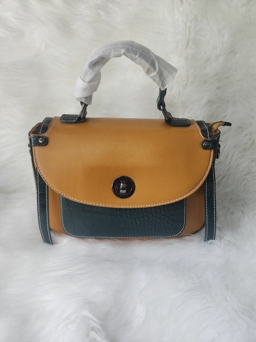 Ladies leather bag