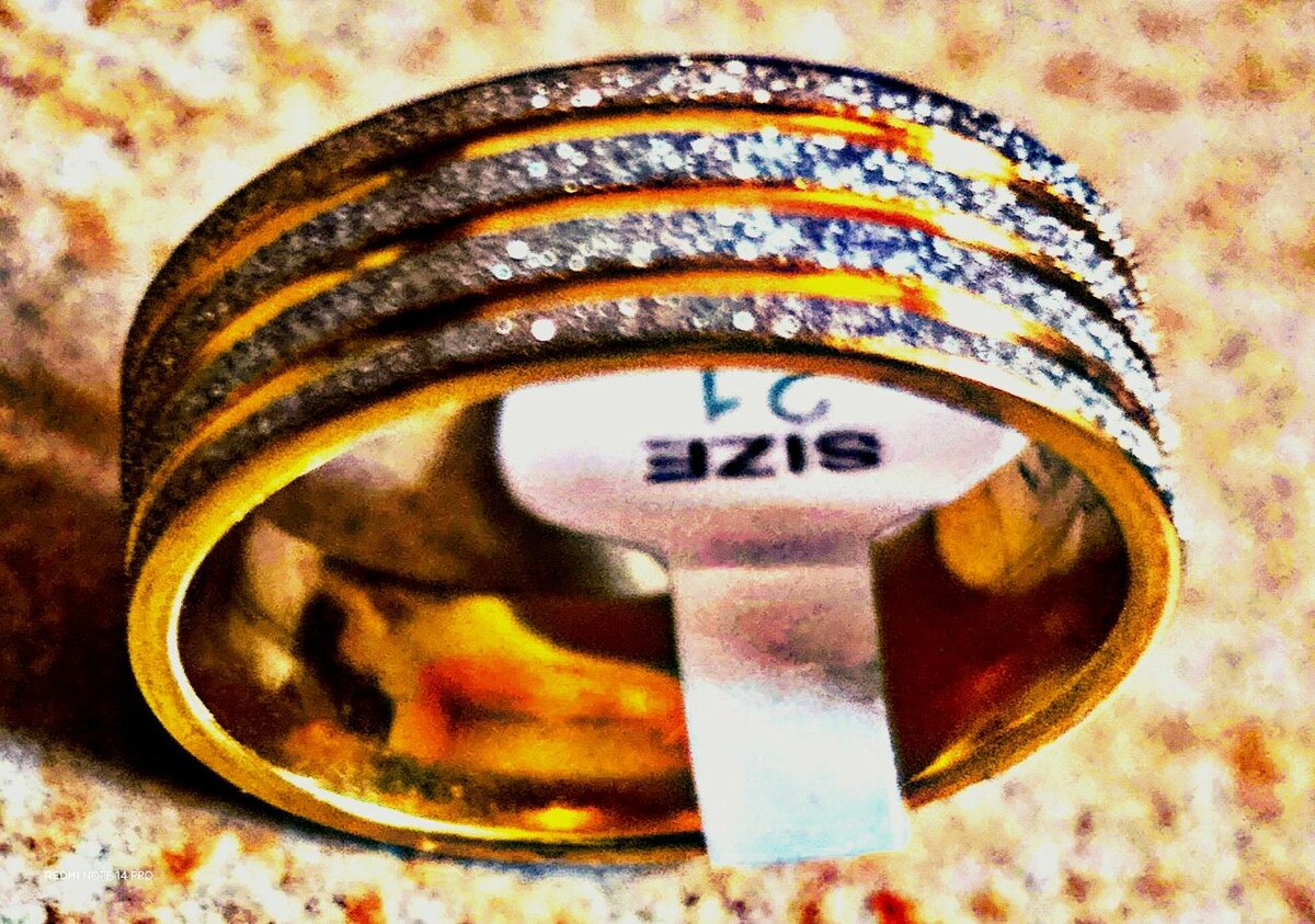 Bague en or élégante striée