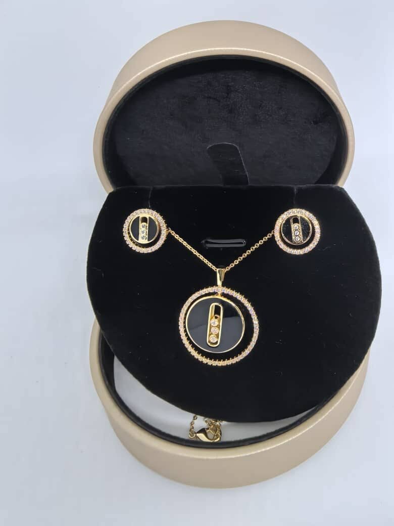 Des ensembles plaqué