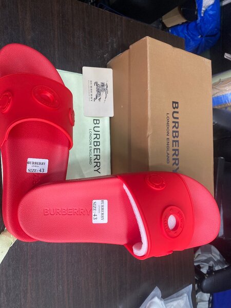 Sandales rouges homme Burberry