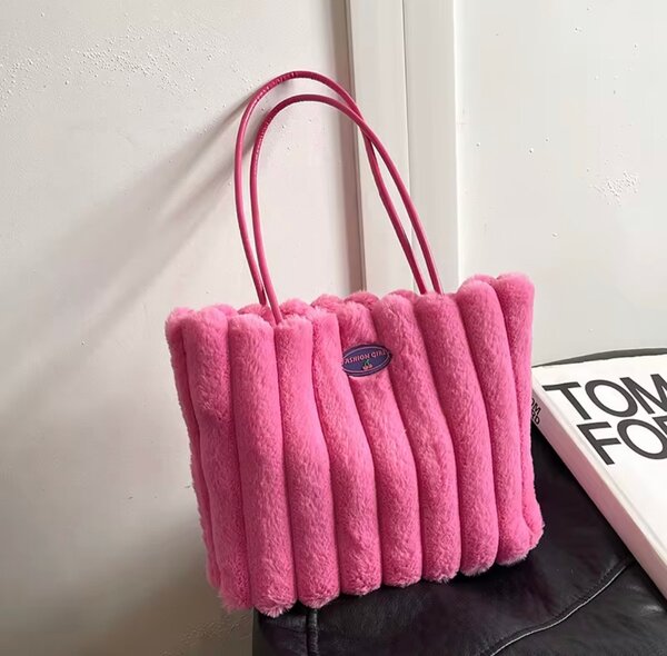 Sac à main peluche élégant
