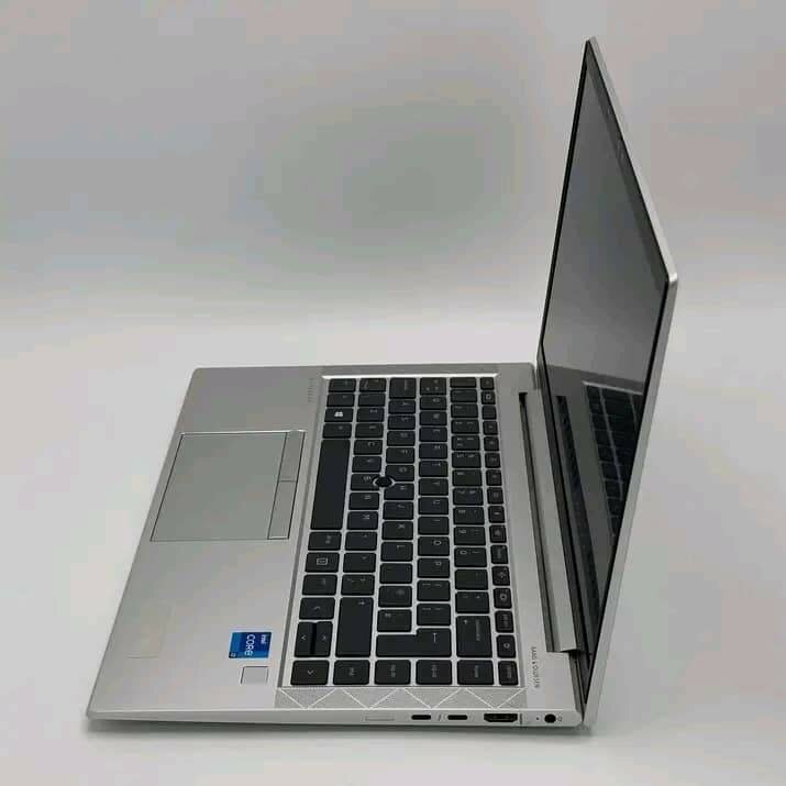 Ordinateur portable HP moderne