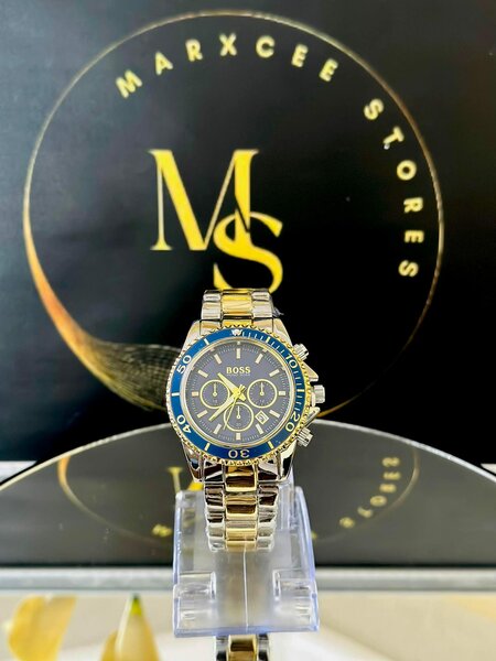 Women's wristwatch with metal bracelet