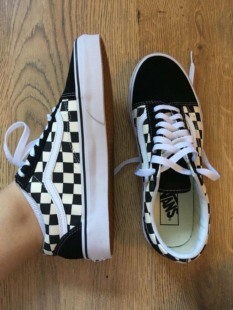 Vans (checkered)black and white