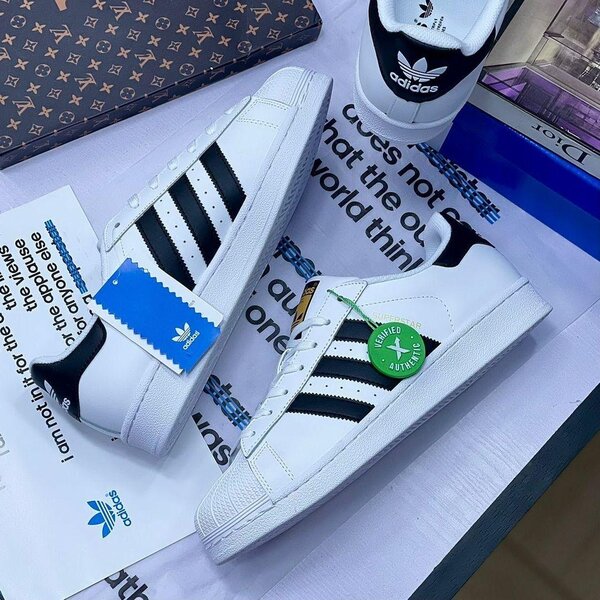 Adidas superstar