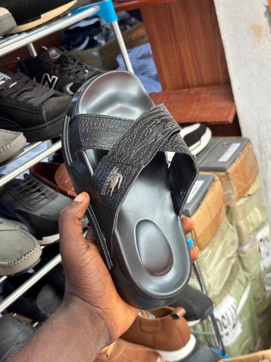 Sandales Croisées en Cuir Noir