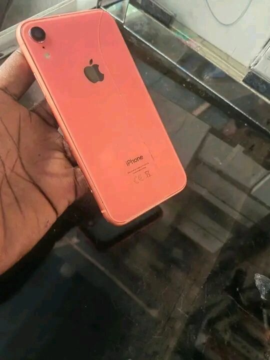 iPhone XR Corail 64 Go