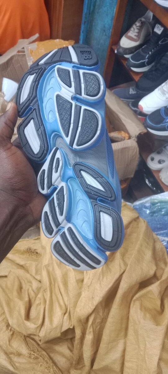 Baskets de sport bleu homme