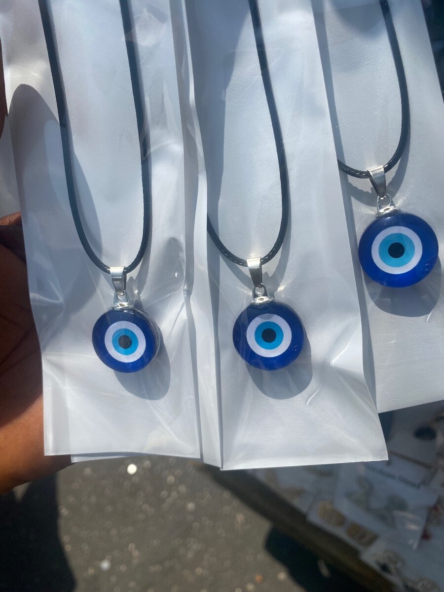 Blue eyes necklace