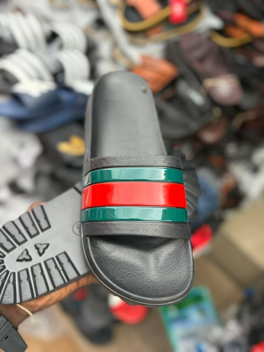 Sandales de plage rayées