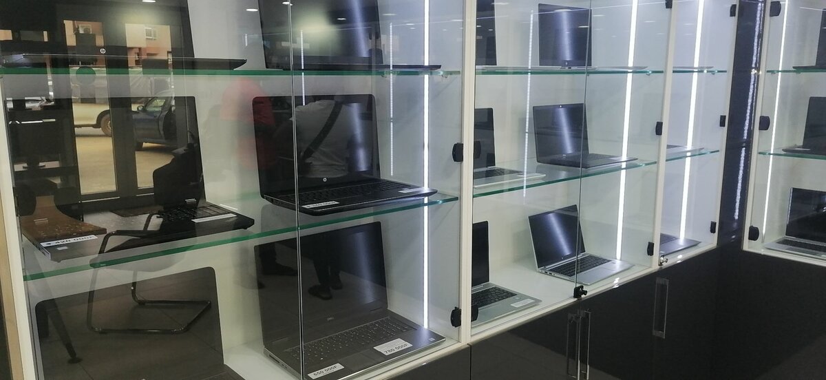 ORDINATEURS PORTABLES ET BUREAUX