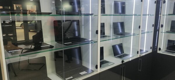 ORDINATEURS PORTABLES ET BUREAUX