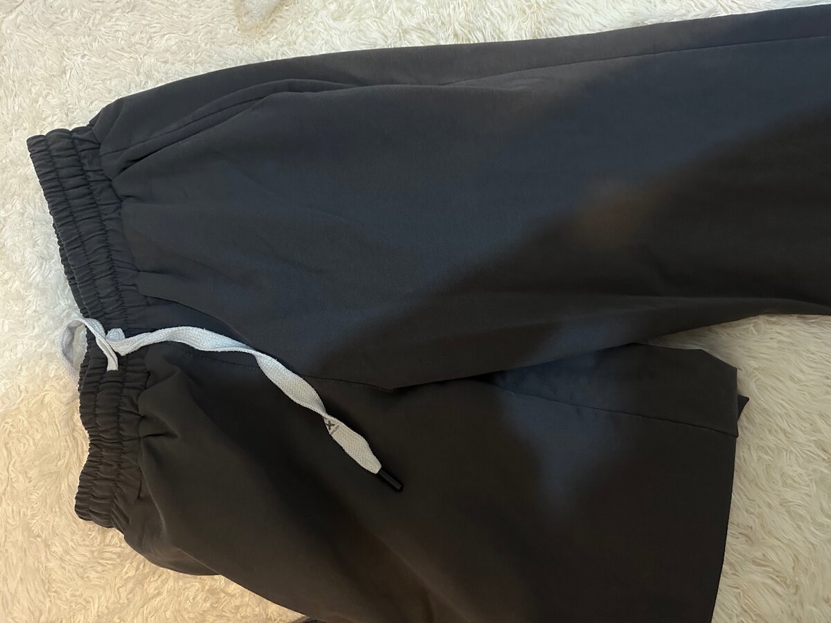 Джинсы и спортивные штаны