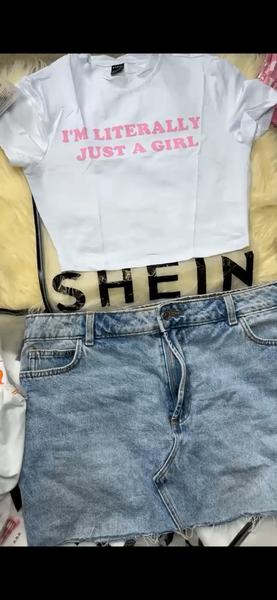 T-shirt imprimé "Just a Girl"