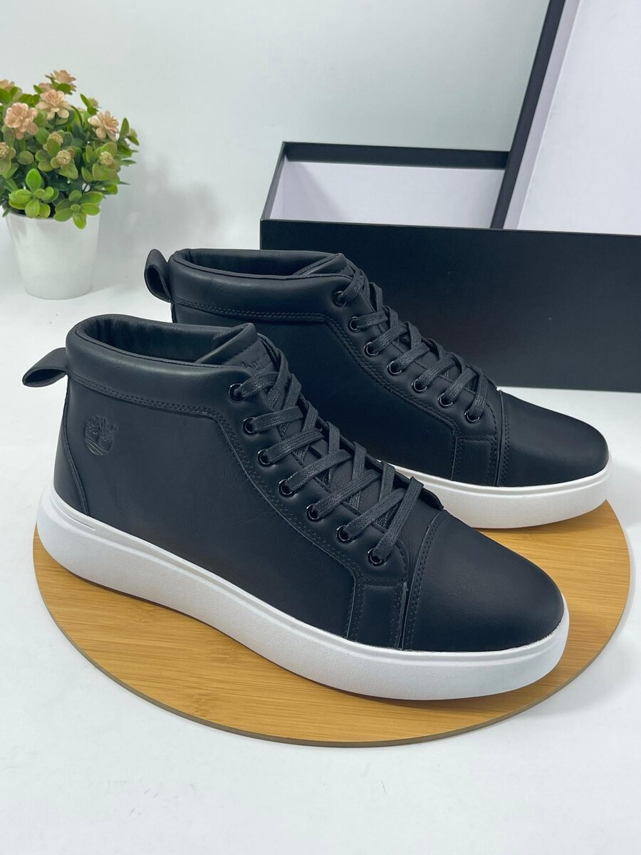 GUCCI BLACK AND WHITE